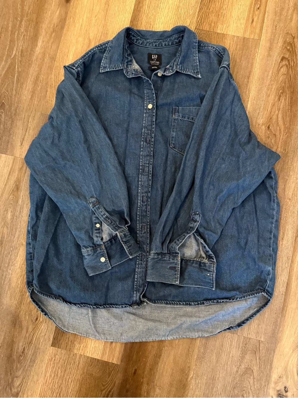 GAP Women's “big shirt” Dark Blue Denim Button-Up